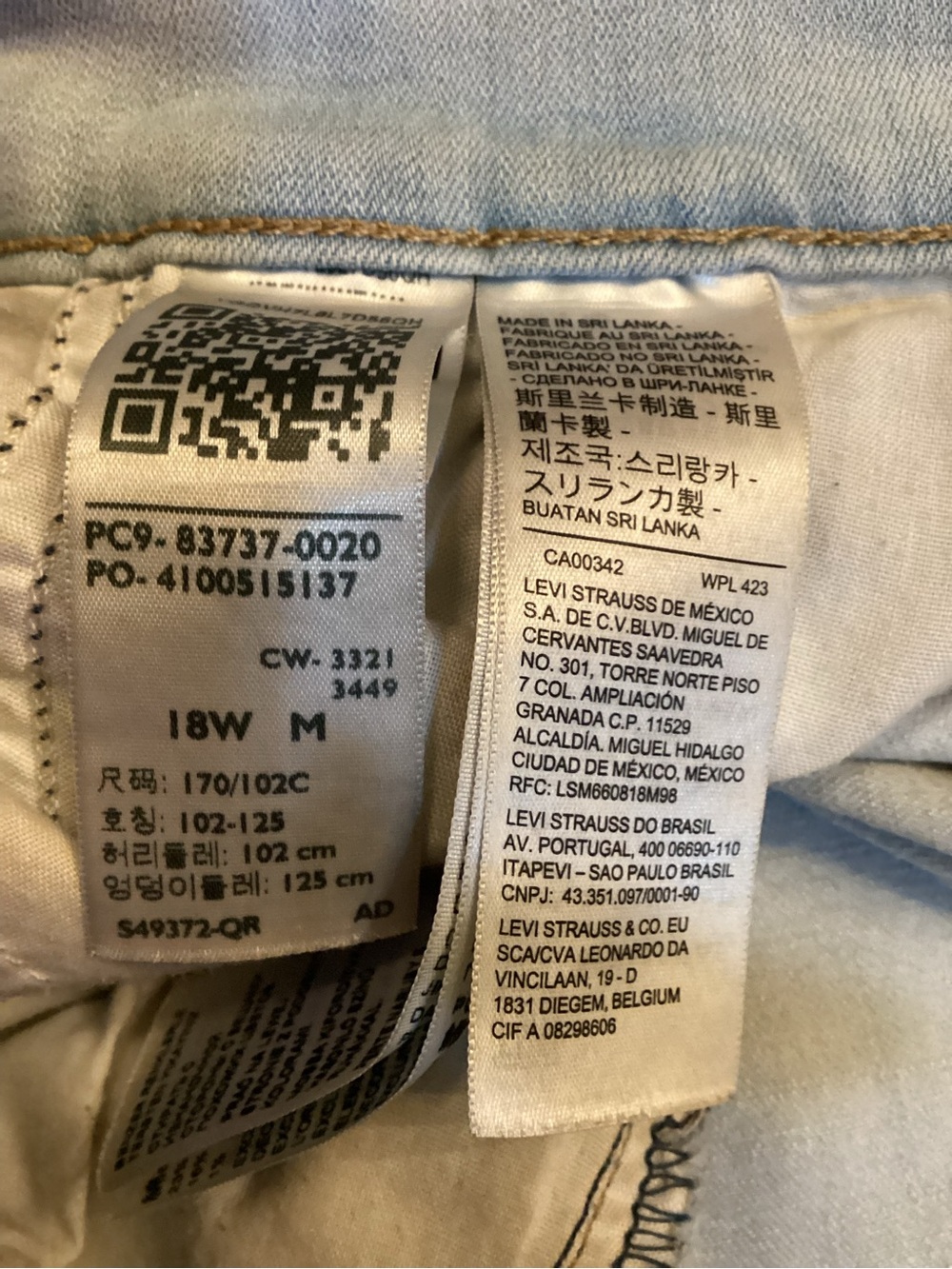 Levi's Plus Size 18W Straight Leg Jeans Raw Hem Light Wash - Picture 8 of 9
